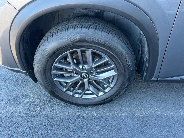 Used 2024 Nissan Rogue S AWD/4WD image 18