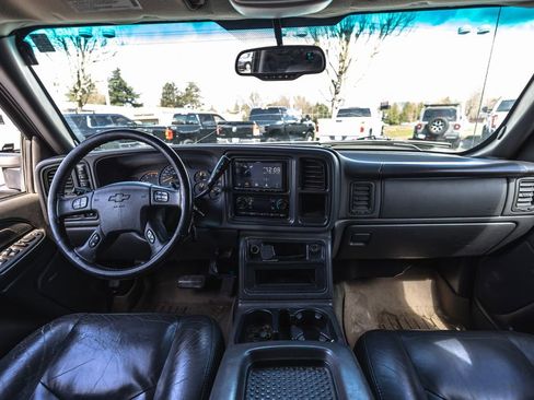 Used 2005 Chevrolet Silverado 2500 LT w/ Heavy-Duty Power Package image 23