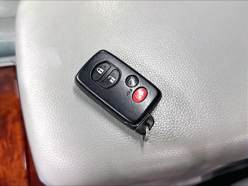 Used 2013 Toyota Highlander Limited AWD/4WD image 12