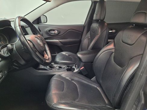 Used 2019 Jeep Cherokee Limited FWD image 17