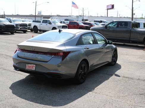 Used 2023 Hyundai Elantra SEL FWD image 5