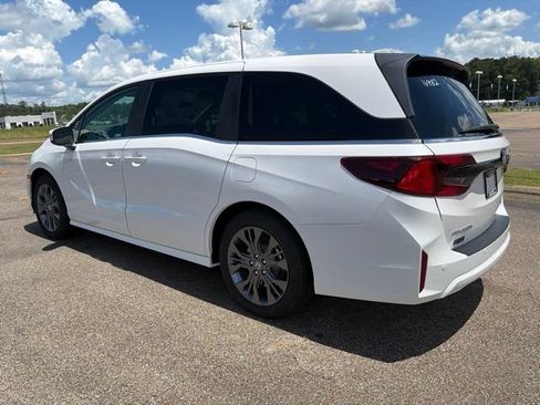New 2026 Honda Odyssey Touring image 4