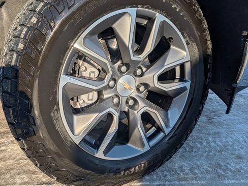 Used 2025 Chevrolet Silverado 1500 LT AWD/4WD image 16