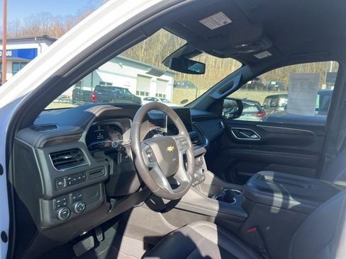 Used 2022 Chevrolet Suburban LT image 6