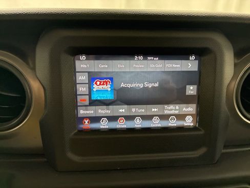 Used 2023 Jeep Gladiator Willys AWD/4WD image 17