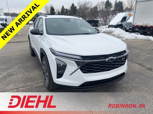 Used 2025 Chevrolet Trax RS image 4