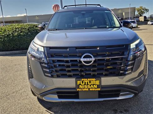 New 2026 Nissan Pathfinder Platinum image 3