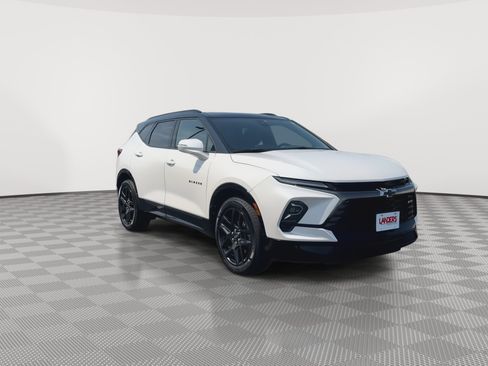 Certified 2025 Chevrolet Blazer RS w/ Driver Confidence II Package AWD/4WD image 3