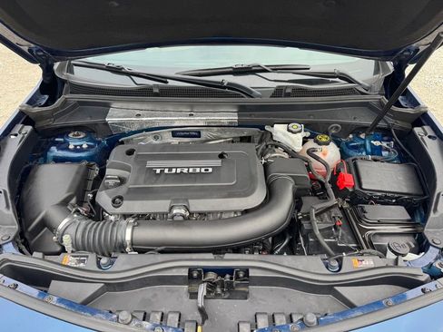 Used 2019 Cadillac XT4 Luxury w/ Cold Weather Package image 10