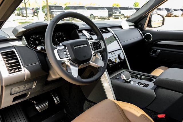 New 2026 Land Rover Discovery Limited Edition AWD/4WD image 3