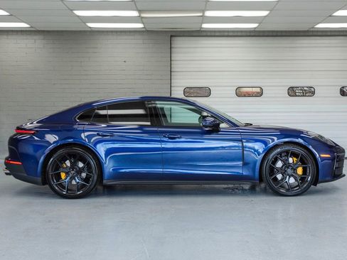 Used 2024 Porsche Panamera 4 image 3