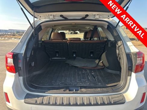 Used 2017 Subaru Outback 3.6R Touring w/ Popular Package #5A image 19