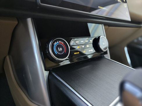 Used 2023 Land Rover Range Rover SE image 24