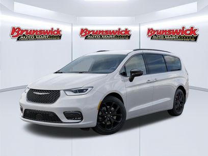 New 2026 Chrysler Pacifica Select w/ S Appearance Package