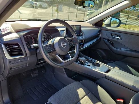 Used 2023 Nissan Rogue SV image 11