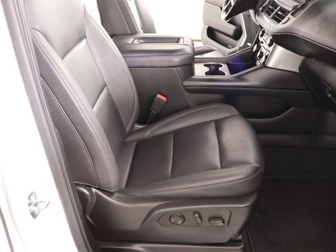 Used 2022 Chevrolet Suburban LT w/ Luxury Package image 14