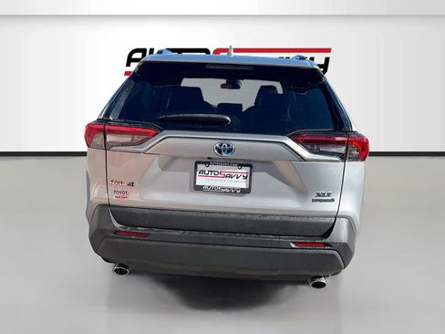 Used 2021 Toyota RAV4 XLE w/ Convenience Package image 6