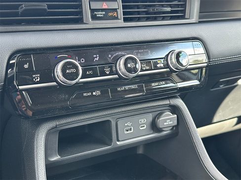 New 2025 Honda Pilot Touring image 29