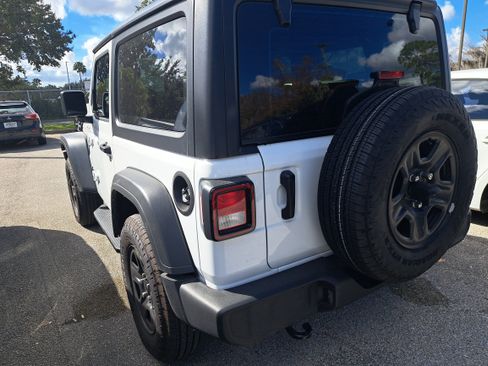 Used 2025 Jeep Wrangler Sport image 5