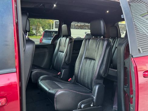 Used 2015 Dodge Grand Caravan R/T w/ Driver Convenience Group FWD image 20