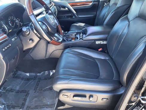 Used 2019 Lexus LX 570 4WD w/ Luxury Package image 16