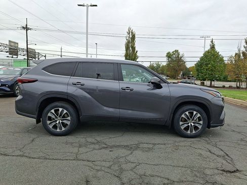 Used 2024 Toyota Highlander XLE image 28