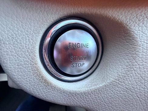 Used 2016 Mercedes-Benz E 350 Sedan image 19