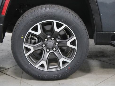 Used 2024 Jeep Wagoneer Series III AWD/4WD image 13