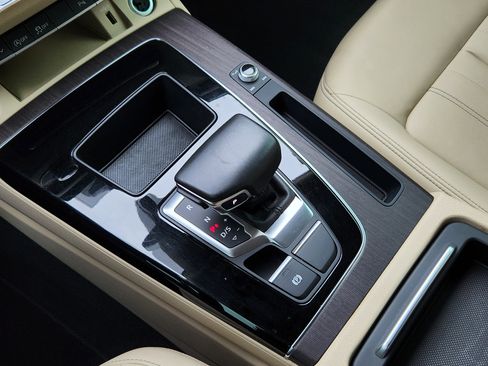 Used 2021 Audi Q5 Premium w/ Convenience Package image 25