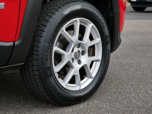 Used 2019 Jeep Renegade Latitude w/ Cold Weather Group image 9