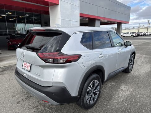 Used 2022 Nissan Rogue SV image 4