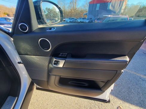 Used 2019 Land Rover Range Rover Sport HSE image 19