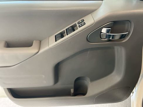 Used 2017 Nissan Frontier SV image 13