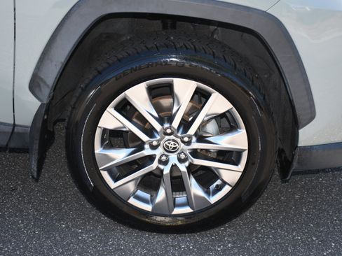 Used 2021 Toyota RAV4 XLE Premium image 23