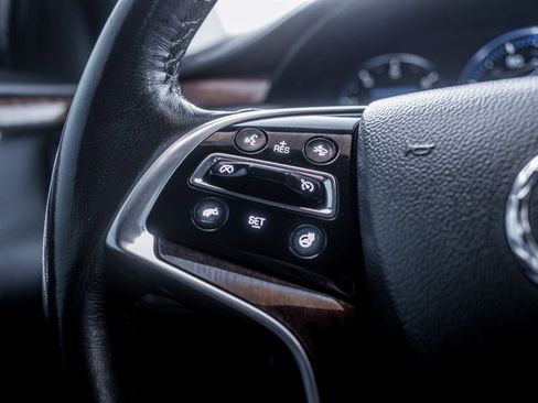 Used 2013 Cadillac XTS Premium image 23