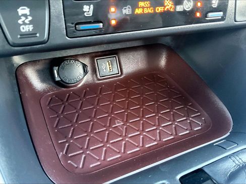 Used 2025 Toyota RAV4 Limited image 31