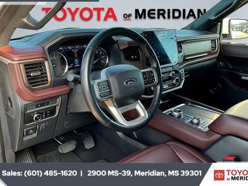 Used 2024 Ford Expedition Limited image 12