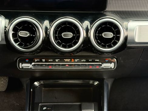 Used 2023 Mercedes-Benz GLB 250 4MATIC image 26