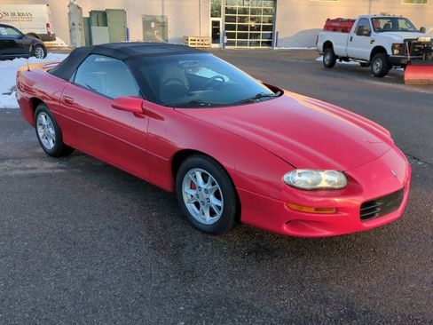 Used 2002 Chevrolet Camaro LT image 2