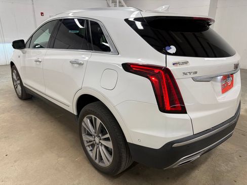 Used 2022 Cadillac XT5 Premium Luxury w/ Technology Package FWD image 6