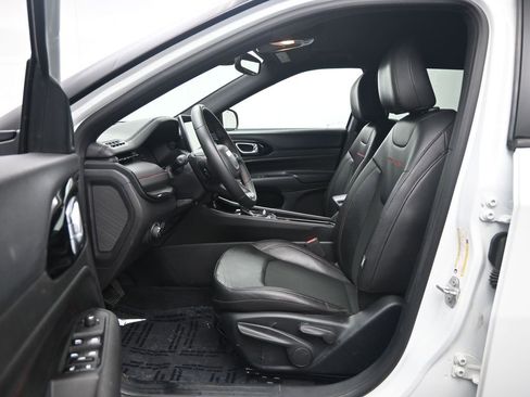 Used 2025 Jeep Compass Trailhawk image 25