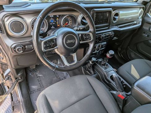 Used 2018 Jeep Wrangler Unlimited Sahara w/ LED Lighting Group AWD/4WD image 16