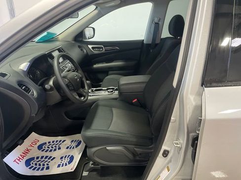 Used 2020 Nissan Pathfinder S image 9