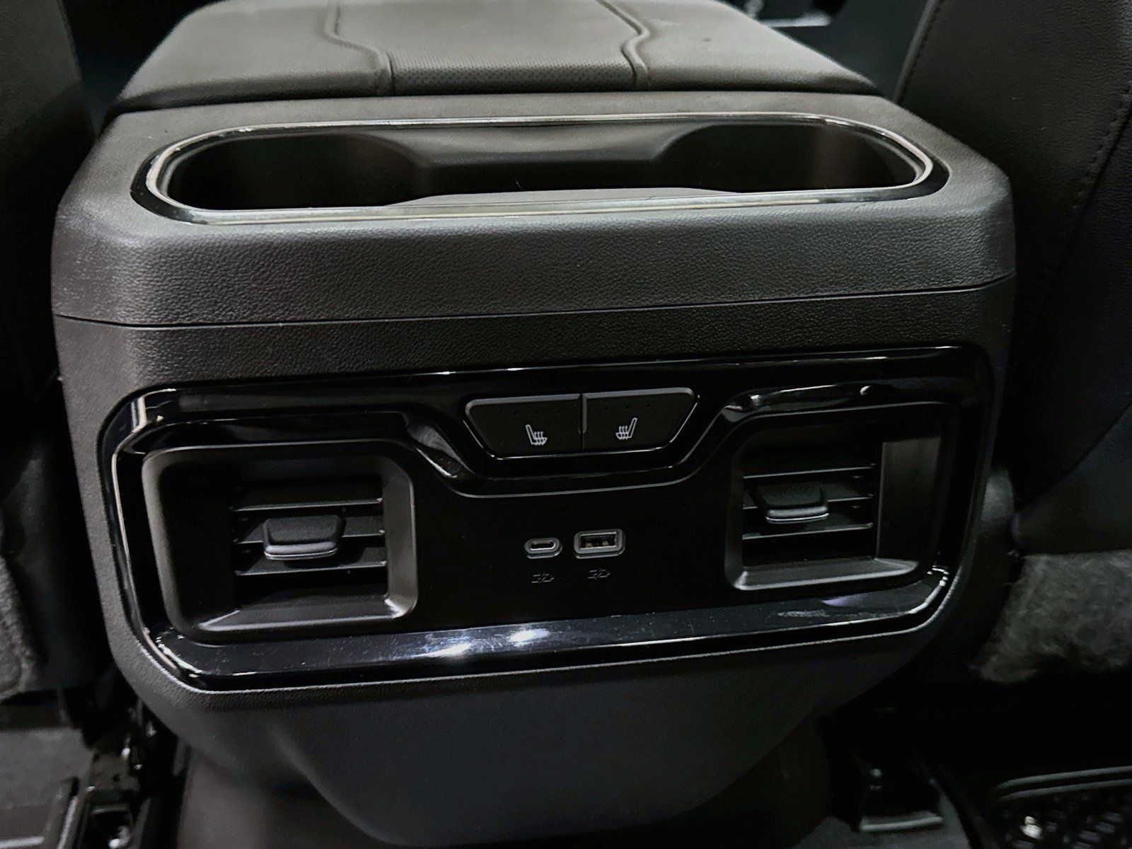 Used 2024 GMC Sierra 1500 AT4 w/ Technology Package AWD/4WD image 29