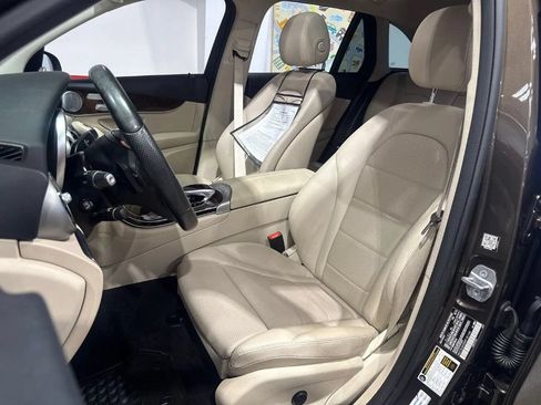 Used 2017 Mercedes-Benz GLC 300 4MATIC image 11