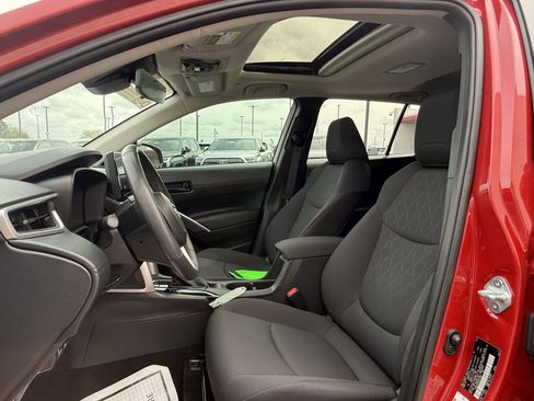 Certified 2024 Toyota Corolla Cross LE w/ Moonroof Package FWD image 5
