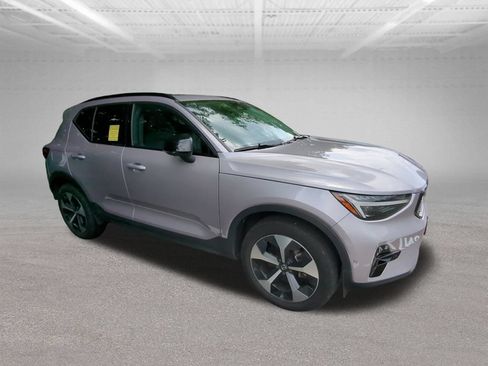 Used 2026 Volvo XC40 B5 Plus AWD/4WD image 10