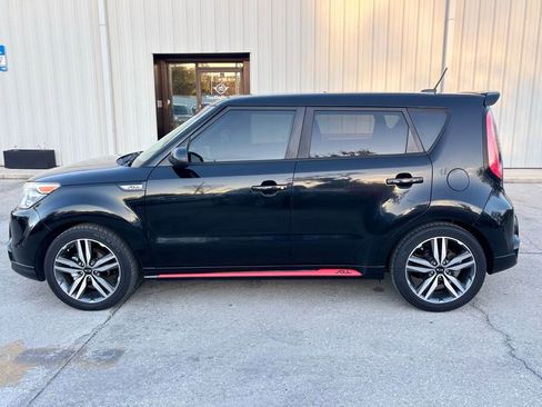 Used 2015 Kia Soul + image 2