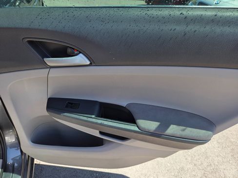 Used 2010 Honda Accord LX image 9