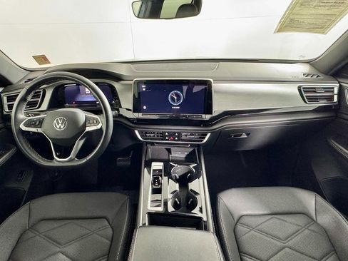Used 2024 Volkswagen Atlas Cross Sport SE image 19